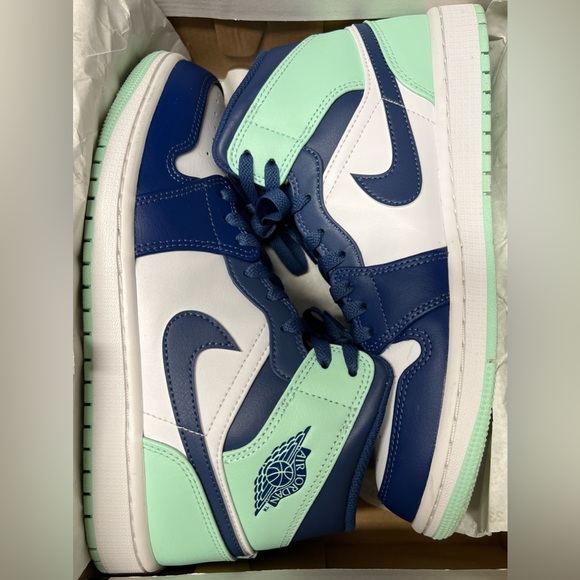 Jordan 1 Mid - Picture 8 of 12